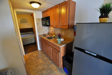 Apartment, 1 Bedroom | Private kitchenette | Fridge, microwave, coffee/tea maker