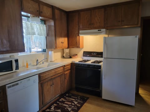 Gregory's Den | Private kitchen | Fridge, microwave, coffee/tea maker