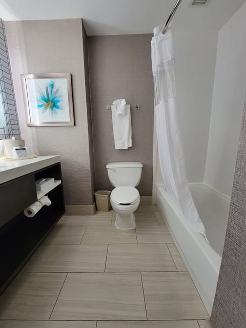 Combined shower/tub, deep soaking tub, free toiletries, hair dryer