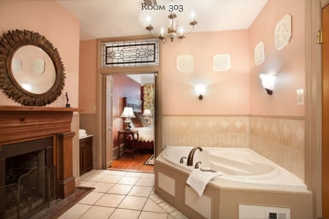 Room, 1 Queen Bed (303), Stairs Required | Bathroom | Free toiletries, hair dryer, towels