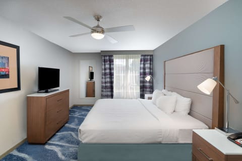 Suite, 1 King Bed, Accessible, Bathtub (Mobility & Hearing) | Premium bedding, in-room safe, desk, iron/ironing board