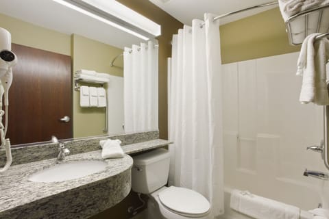 Combined shower/tub, deep soaking tub, free toiletries, hair dryer