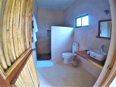 Luxury Villa | Bathroom | Shower, rainfall showerhead, hair dryer, towels