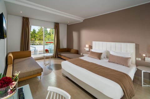 Standard Quadruple Room | Premium bedding, individually furnished, free cribs/infant beds