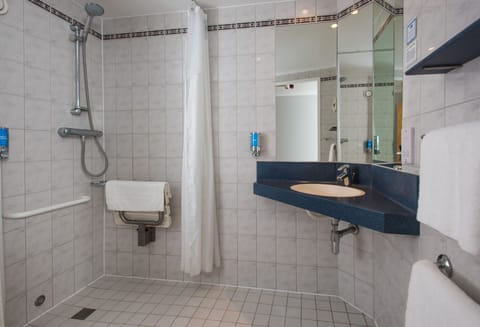 Room, 1 Double Bed, Accessible Bathtub | Bathroom | Shower, free toiletries, hair dryer, towels