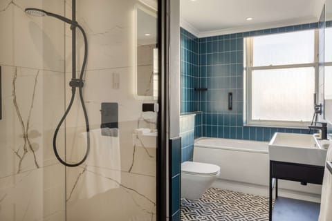 Suite, 1 Bedroom, Sea View | Bathroom | Bathtub, free toiletries, hair dryer, towels