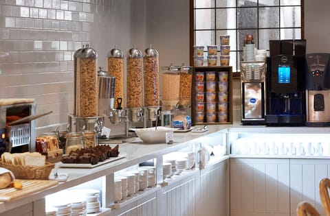 Daily buffet breakfast (GBP 17 per person)