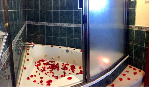 Romantic Suite, 1 King Bed | Bathroom | Combined shower/tub, jetted tub, free toiletries, hair dryer