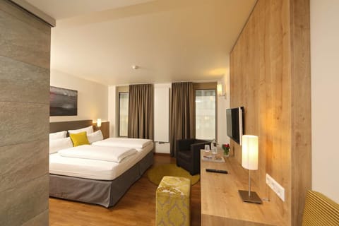 Deluxe Double Room | In-room safe, desk, soundproofing, free WiFi