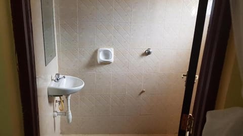 Shower, rainfall showerhead, hair dryer, towels