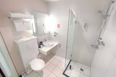 Club Double or Twin Room, Non Smoking, City View | Bathroom | Hair dryer, towels