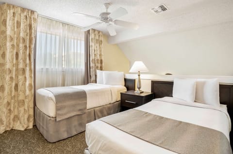 Signature Room, 2 Bedrooms (King) | Premium bedding, pillowtop beds, desk, laptop workspace