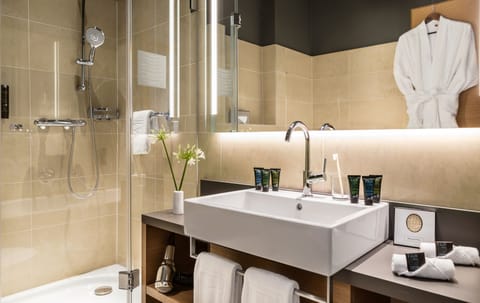 Classic double | Bathroom | Eco-friendly toiletries, hair dryer, bathrobes, slippers