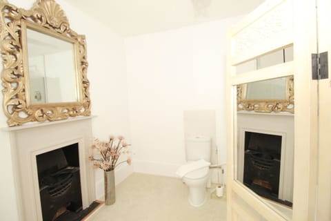 Luxury Double Room, Ensuite, Garden View | Bathroom