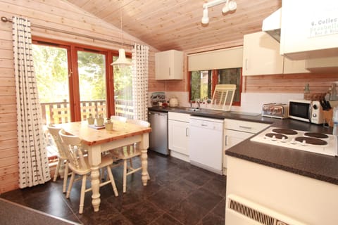 Apartment, Private Bathroom (Self Contained Cabin) | Private kitchen