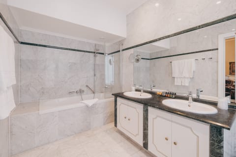 Deluxe Room | Bathroom amenities | Free toiletries, hair dryer, bathrobes, slippers