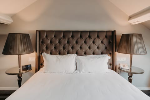 Deluxe Room | Premium bedding, minibar, in-room safe, desk