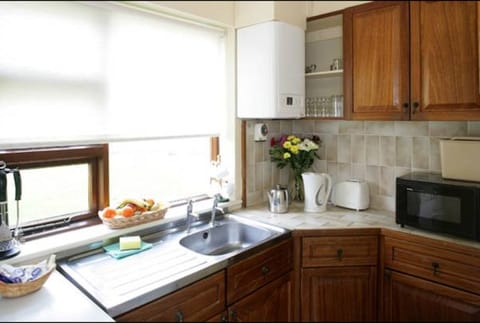 Three Bedroom Cottage | Private kitchen | Oven, stovetop, coffee/tea maker, electric kettle