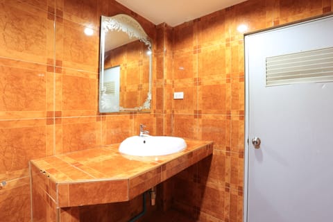 Comfort Triple Room, Multiple Beds | Bathroom | Shower, free toiletries, hair dryer, towels
