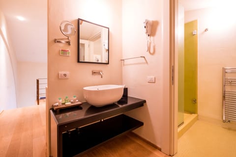 1 bedroom, premium bedding, minibar, in-room safe