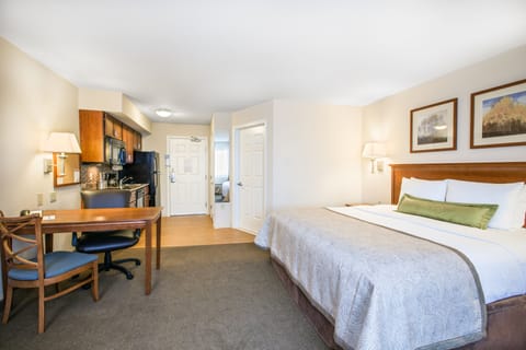 Studio Suite, 1 King Bed | In-room safe, desk, laptop workspace, blackout drapes