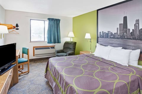 Standard Room, 1 King Bed | Desk, iron/ironing board, rollaway beds, free WiFi