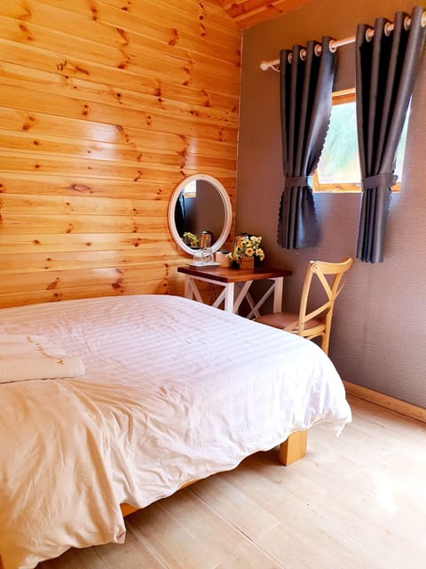 Double Room | Blackout drapes, soundproofing, iron/ironing board, free WiFi