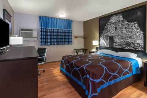Standard Room, 1 Queen Bed (First floor room, no stairs) | Premium bedding, desk, blackout drapes, rollaway beds