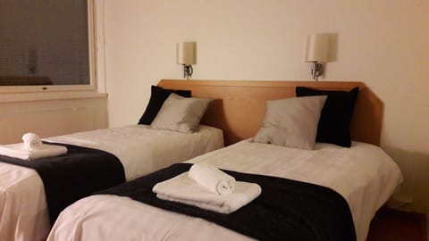 Standard Twin Room, Garden View | Desk, free WiFi, bed sheets