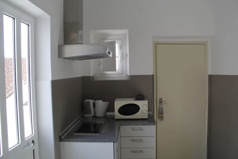 Studio | Private kitchenette | Electric kettle