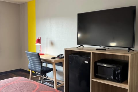 Standard Room, 1 King Bed | Desk, blackout drapes, free cribs/infant beds, rollaway beds