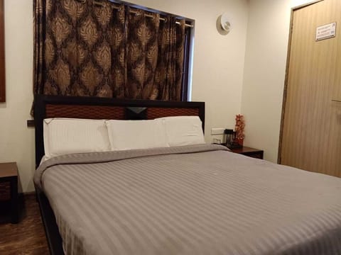 Deluxe Double Room | In-room safe, free WiFi, bed sheets