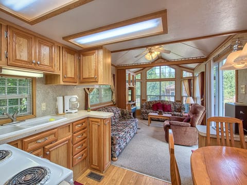 Family Cabin, Private Bathroom, Mountain View (Elk Forrest) | Premium bedding, memory foam beds, individually decorated