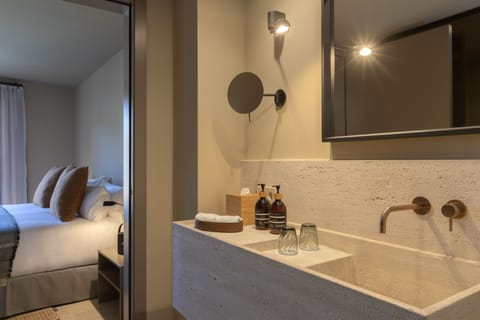 Deluxe Room, Terrace | Bathroom | Free toiletries, hair dryer, bathrobes, slippers