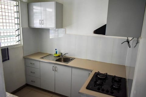 Premier Room, 1 Double Bed, Kitchen, Ground Floor | Private kitchen | Fridge, stovetop, coffee/tea maker, electric kettle