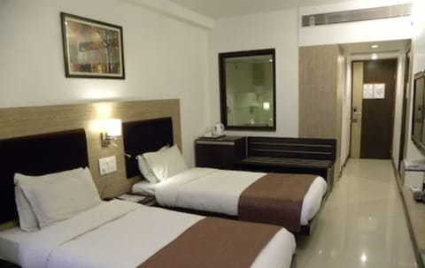 Luxury Room | Blackout drapes, soundproofing, iron/ironing board, free WiFi