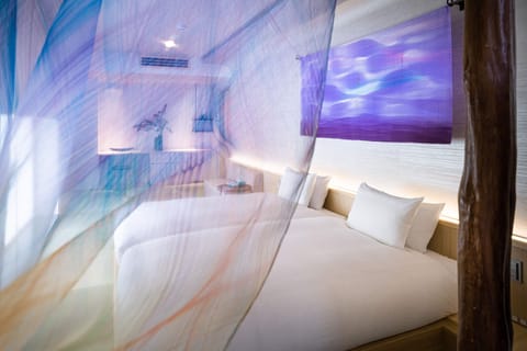 Hollywood Twin Room | Premium bedding, down comforters, minibar, in-room safe