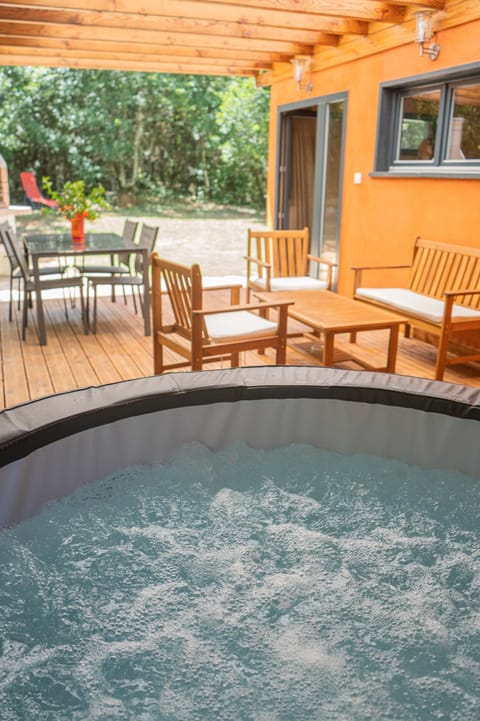 Premium Cottage, Private Bathroom (L'andaréenne) | Jetted tub