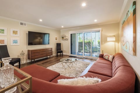 K0128 - Living Room to Balcony