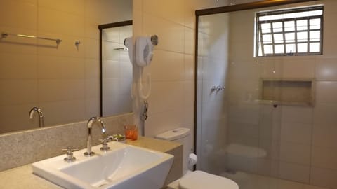 Deluxe Quadruple Room | Bathroom | Shower, hair dryer, towels