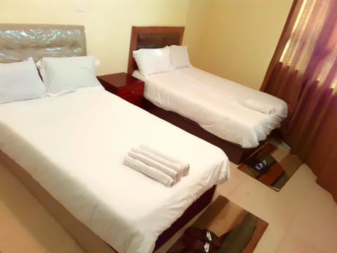 Double Room | In-room safe, desk, iron/ironing board, free WiFi