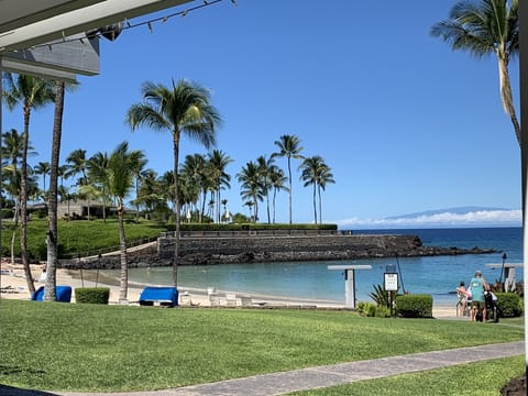 Access to the semi private beach of Mauna Lani! Clear waters!
