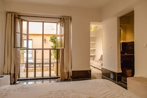 Deluxe Suite | Premium bedding, pillowtop beds, in-room safe, individually decorated