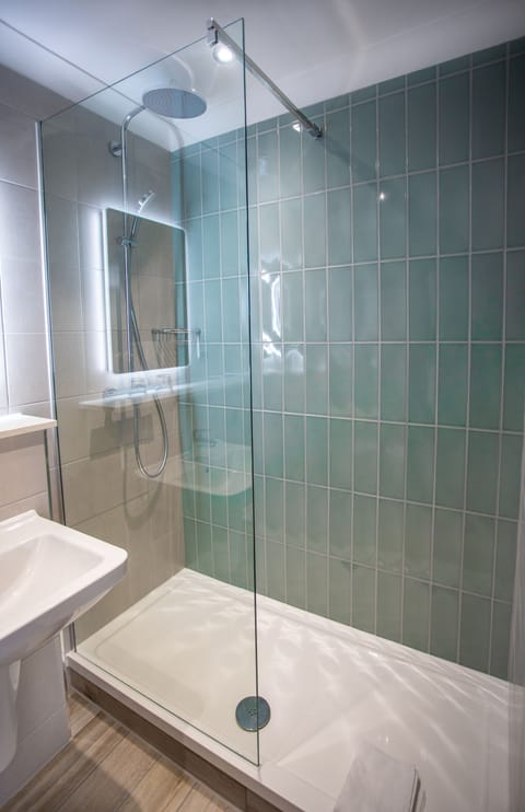 Combined shower/tub, eco-friendly toiletries, hair dryer, towels