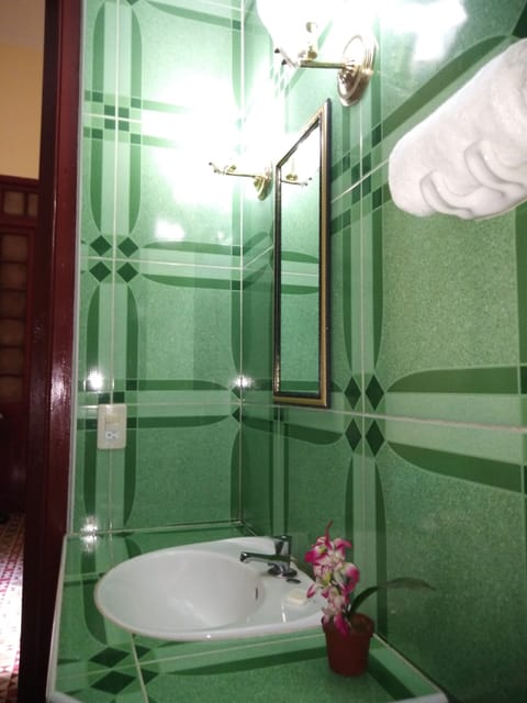 Standard Double Room (#2) | Bathroom | Shower, towels