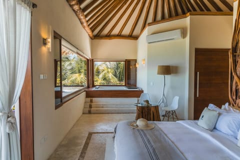 Premium Room, 1 King Bed, Hot Tub, Ocean View | Private spa tub