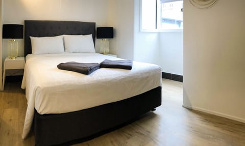 Deluxe Queen | Free WiFi, bed sheets