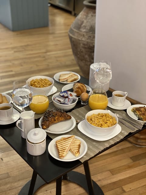 Daily continental breakfast (EUR 15 per person)