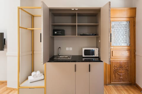 Superior Apartment (Aerides) | Private kitchenette | Mini-fridge, stovetop, espresso maker, coffee/tea maker