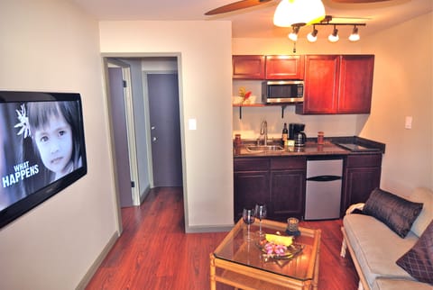 Classic Suite, 1 Bedroom, Kitchenette | Private kitchen | Fridge, microwave, stovetop, espresso maker